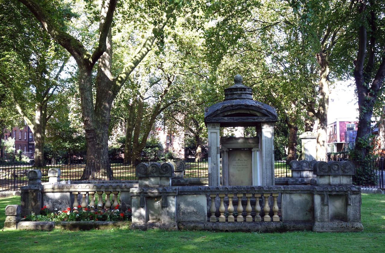 The Soane family tomb in London's Old St Pancras churchyard (photo by the author for Hyperallergic)