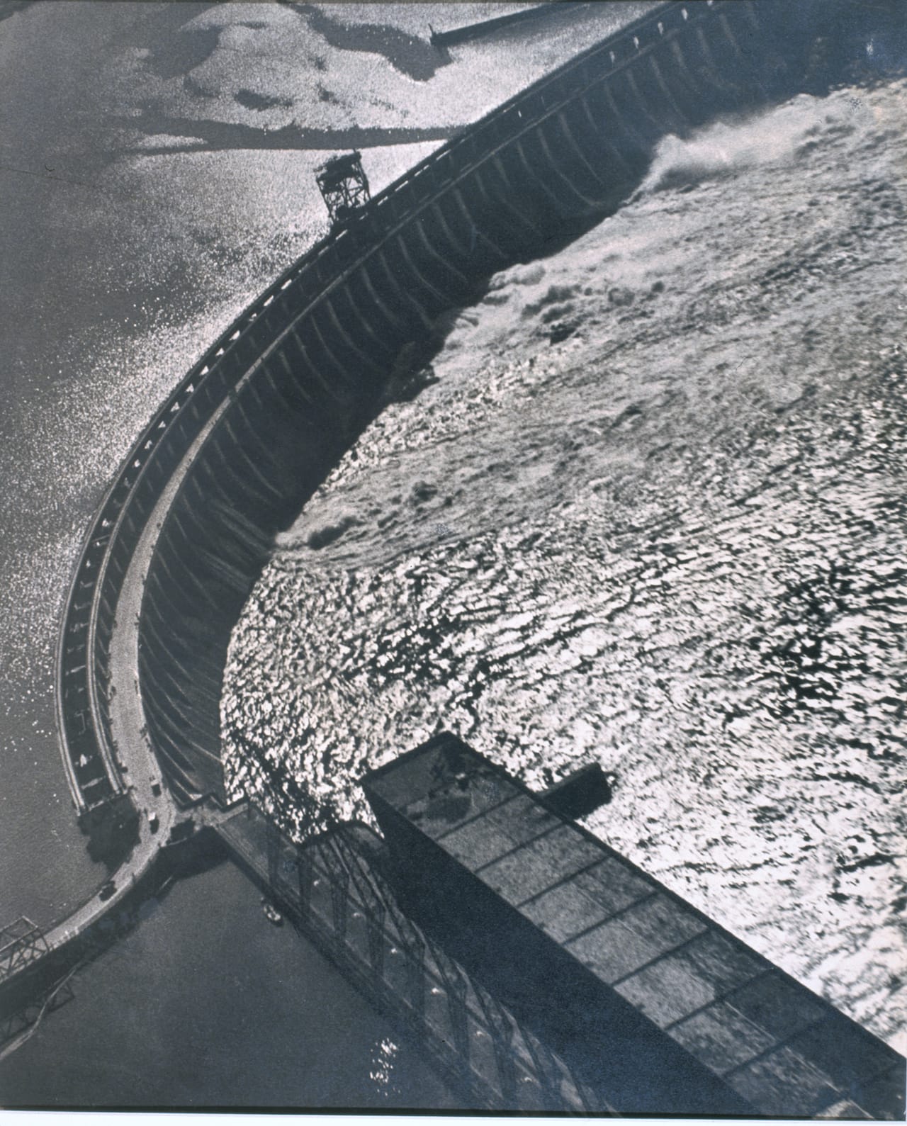 Georgy Petrusov, Dnepr Hydroelectric Dam, 1934–35, gelatin silver print. Collection of Alex Lachmann. Artwork © Georgy Petrusov, courtesy of Alex Lachmann Collection.