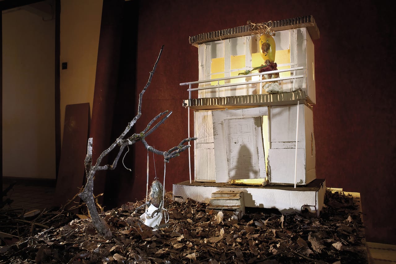 Still from Sergio Caballero’s “Ancha es Castilla” or “N’importe quoi” (2014) (all images courtesy the artist)