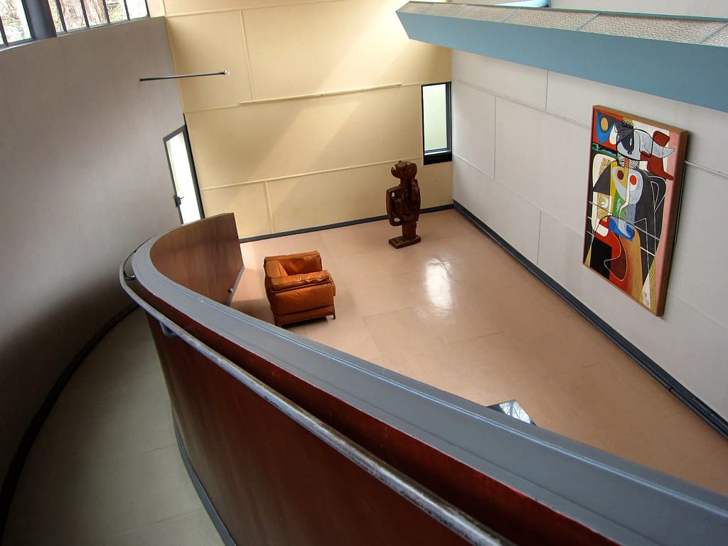 Le Corbusier's Villa La Roche in Paris (photo by the author for Hyperallergic)