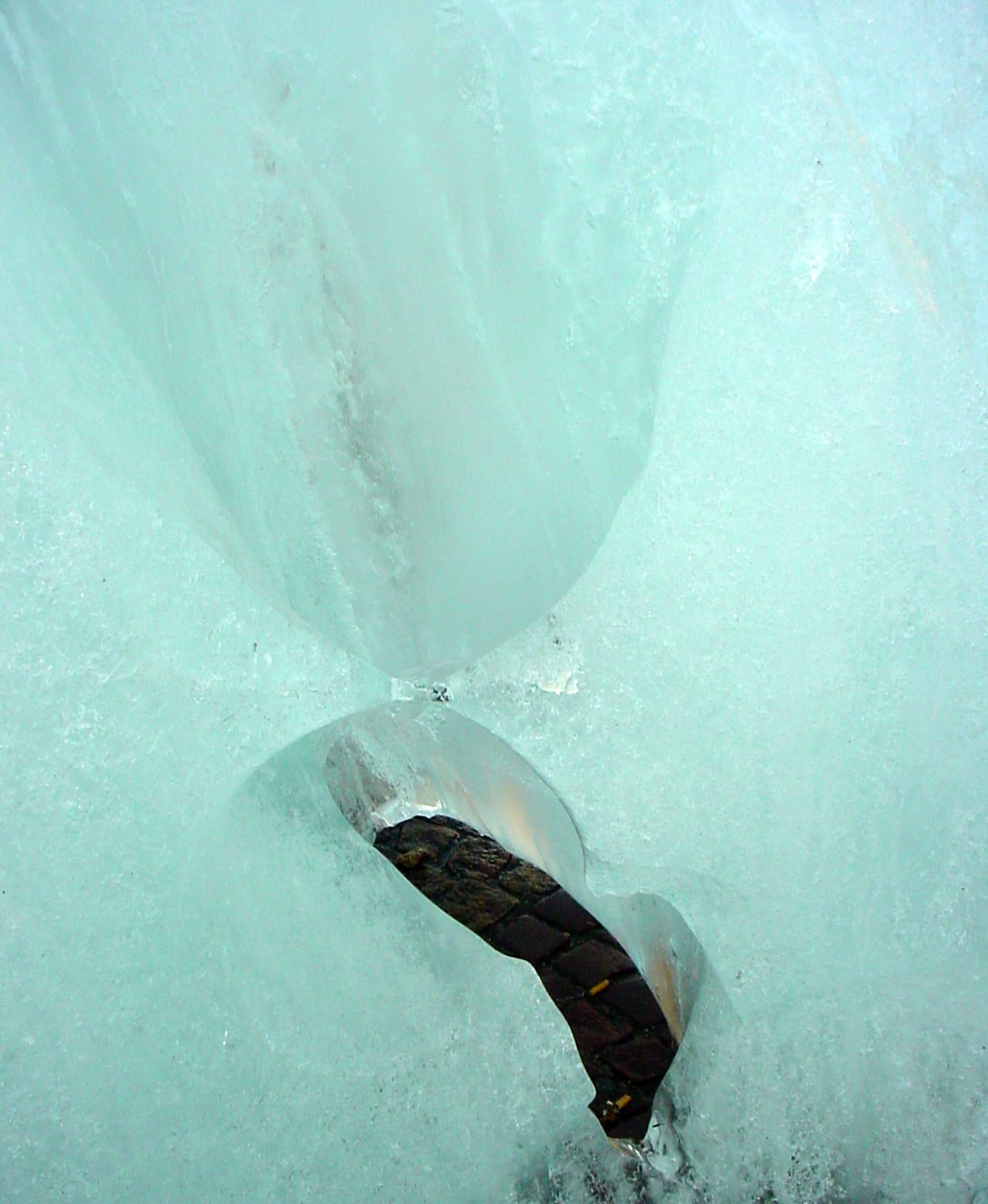 Detail of Olafur Eliasson's 'Ice Watch Paris' (photo by the author for Hyperallergic)