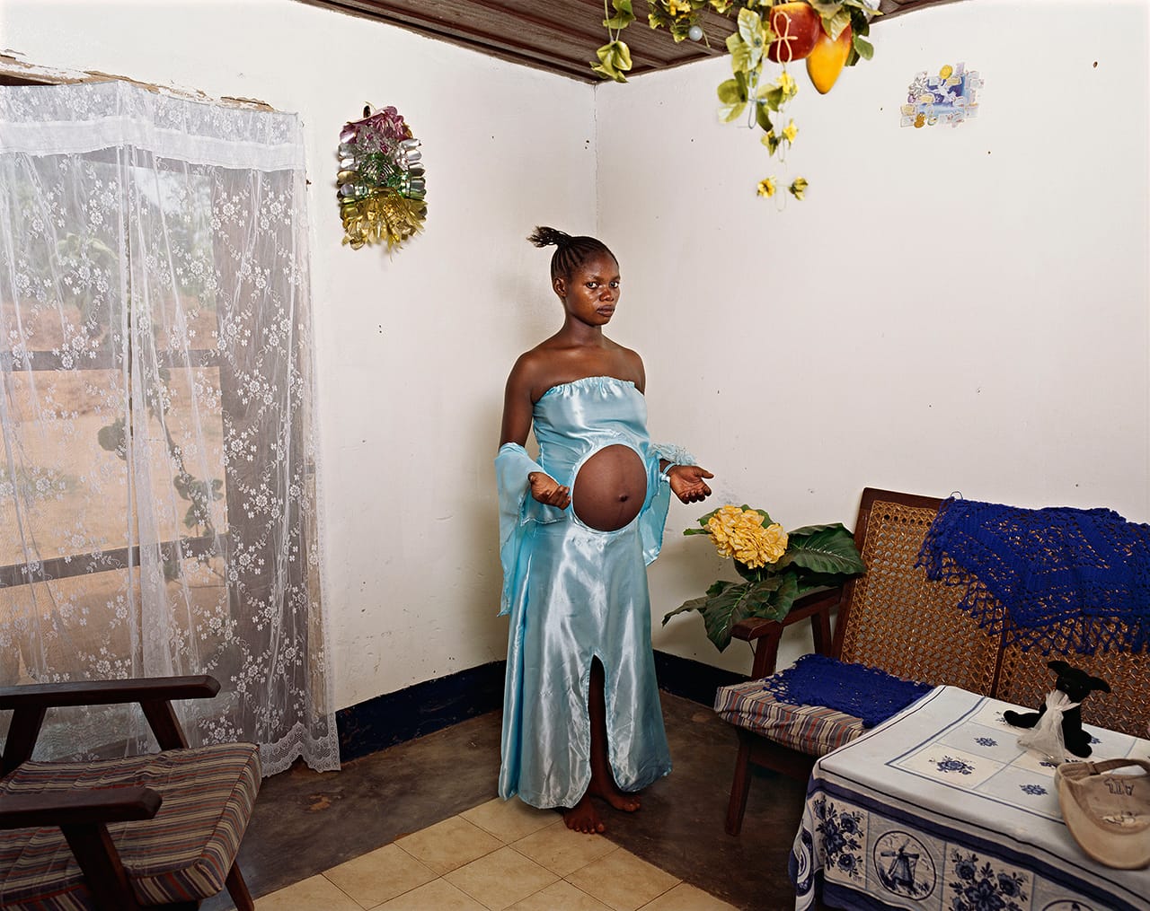 Deana Lawson. Mama Goma, Gemena, DR Congo, 2014 © Deana Lawson. Courtesy of Rhona Hoffman Gallery, Chicago.