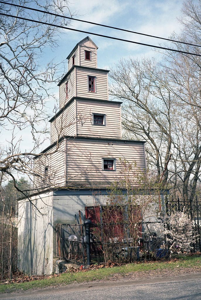 Cake House in Gaylordsville, Connecticut (photo by Bruce Berrien/Flickr)