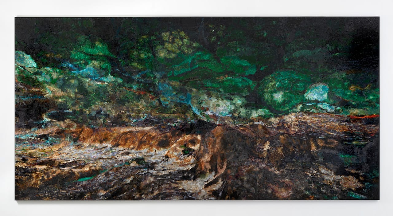 Teresita Fernández, "Malachite #3" (2015), stained glass and hand-glazed porcelain on aluminum honeycomb panel (courtesy the artist and Lehmann Maupin, New York and Hong Kong)