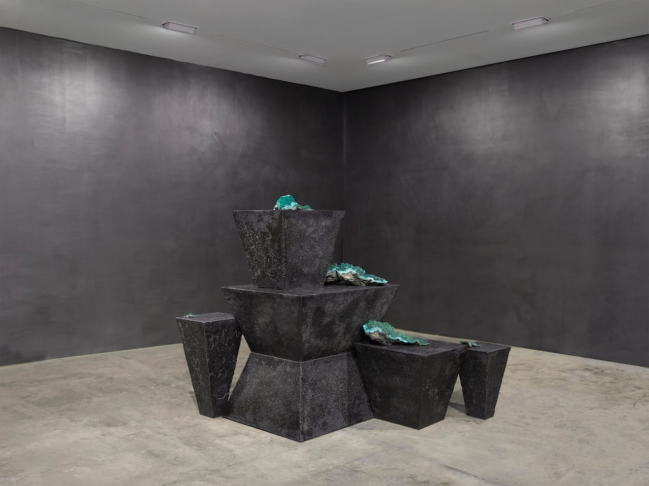 Teresita Fernández, "Viñales (Reclining Nude)" (2015), concrete, bronze, and malachite, 48 by 64 by 101 in. (courtesy the artist and Lehmann Maupin, New York and Hong Kong)