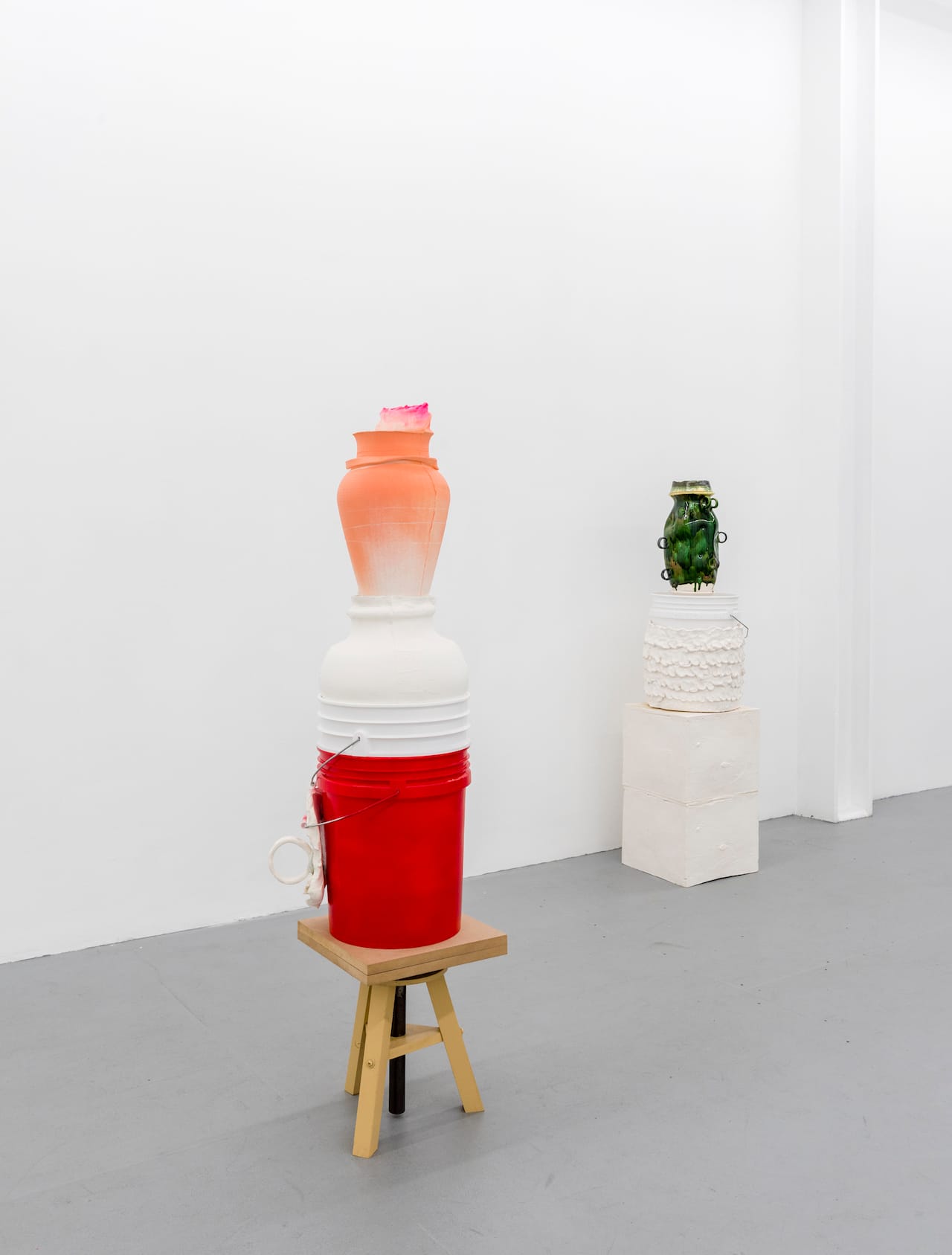 Installation view of 'golden specific' at Samsøñ (click to enlarge)