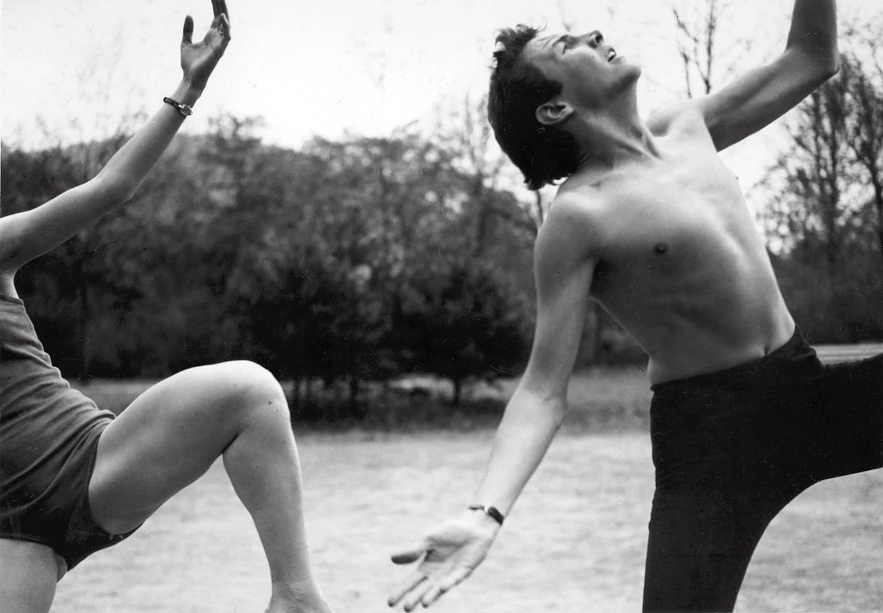 Hazel Larsen Archer, "Elizabeth Schmitt Jennerjahn and Robert Rauschenberg" (c. 1952), gelatin silver print, 6 1/4 x 9 ¼ in, Estate of Hazel Larsen Archer and Black Mountain College Museum and Arts Center