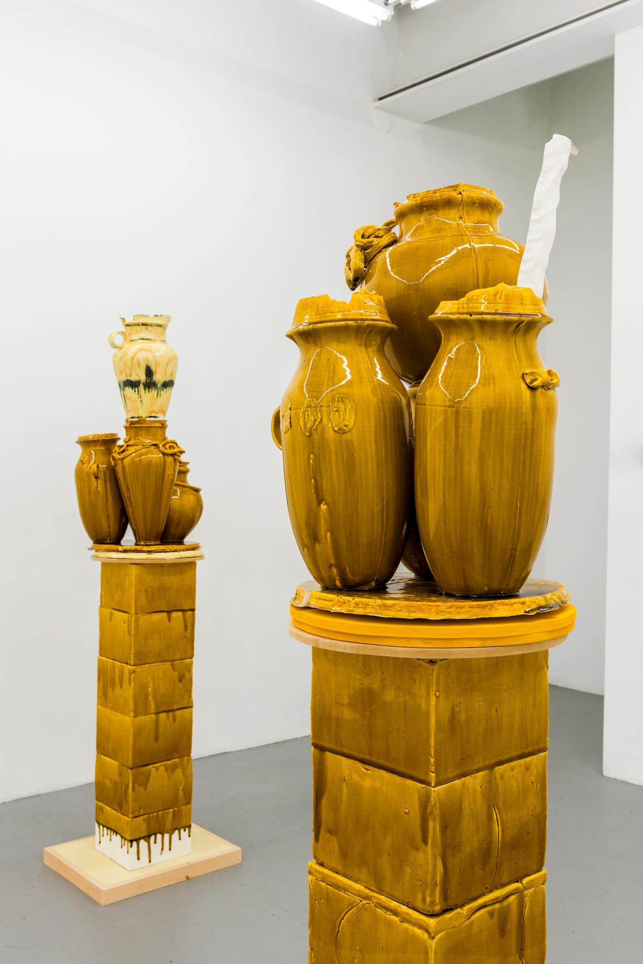 Foreground: Nicole Cherubini “Goldenrod” (2015), earthenware, glaze, medium-density fiberboard (MDF), magic sculpt, 67 x 19 x 22 inches; background: Nicole Cherubini "Althean" (2015), earthenware, glaze, medium-density fiberboard (MDF), magic sculpt, 5 min epoxy, 75 x 19 x 22 inches (all images courtesy Samsøñ)