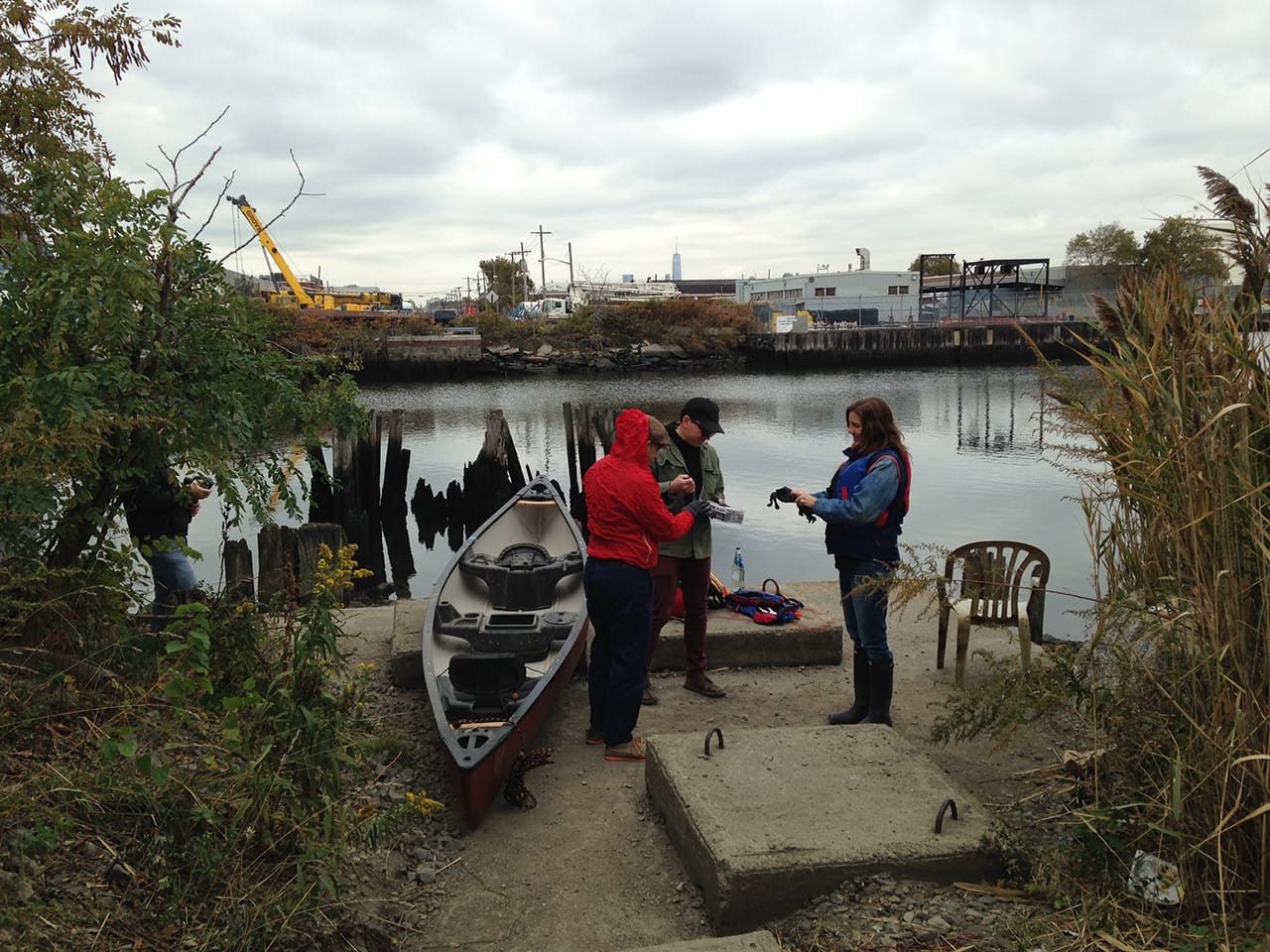 Preparing to head out onto Newtown Creek (all photos by the author for Hyperallergic)
