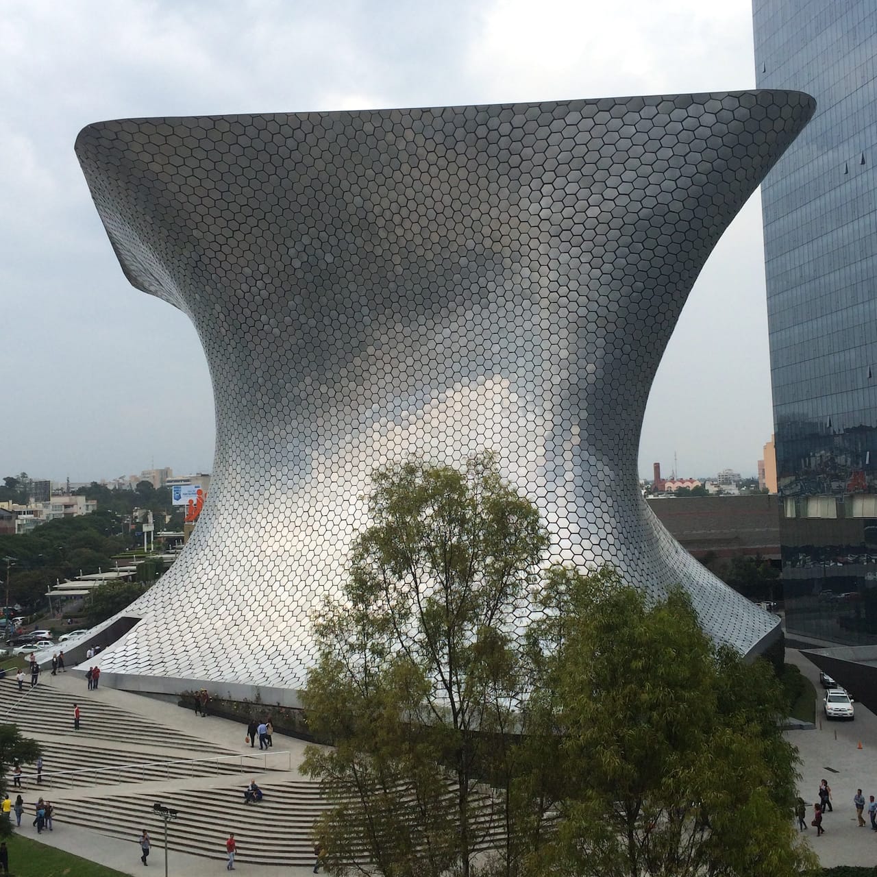 Collector Carlos Slim's Museo Soumaya in Mexico City (photo by the author for Hyperallergic)