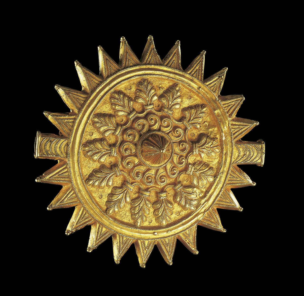 Ashanti (Ivory Coast), “Pectoral disk akrafokonmu” (18th century) (© and rights reserved Musée Dapper, Paris)