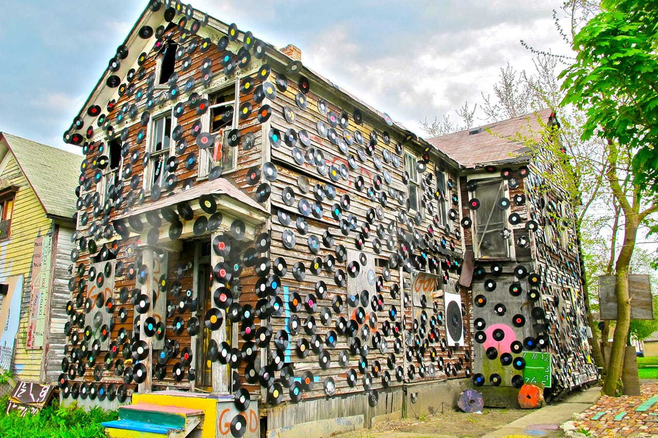 The Motown Records House at Heidelberg Project, prior to being lost to arson (photo by the author for Hyperallergic)
