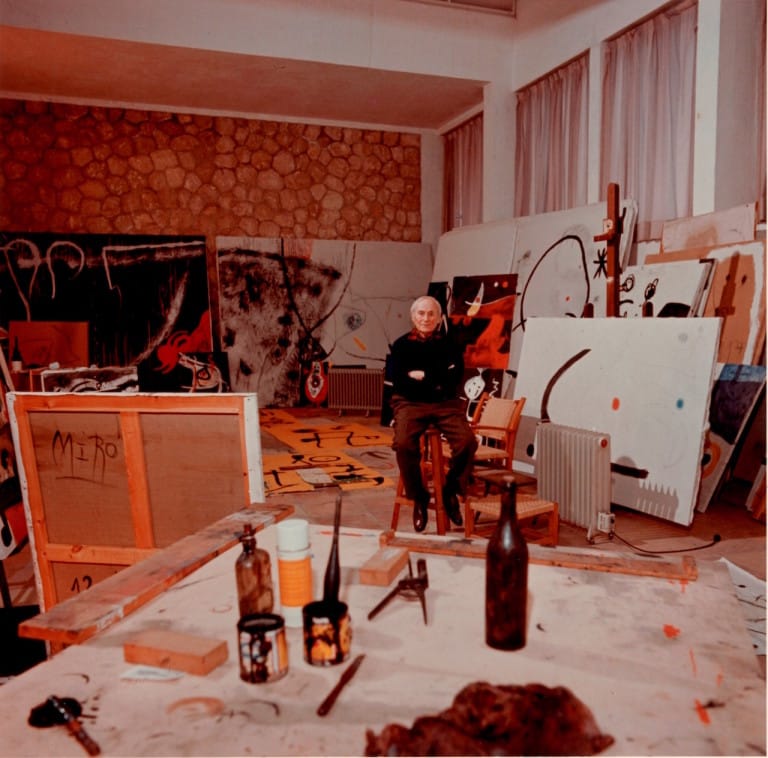 Joan Miró in studio designed by Sert, Palma de Mallorca (1976) (image courtesy Archivo Successió Miró)