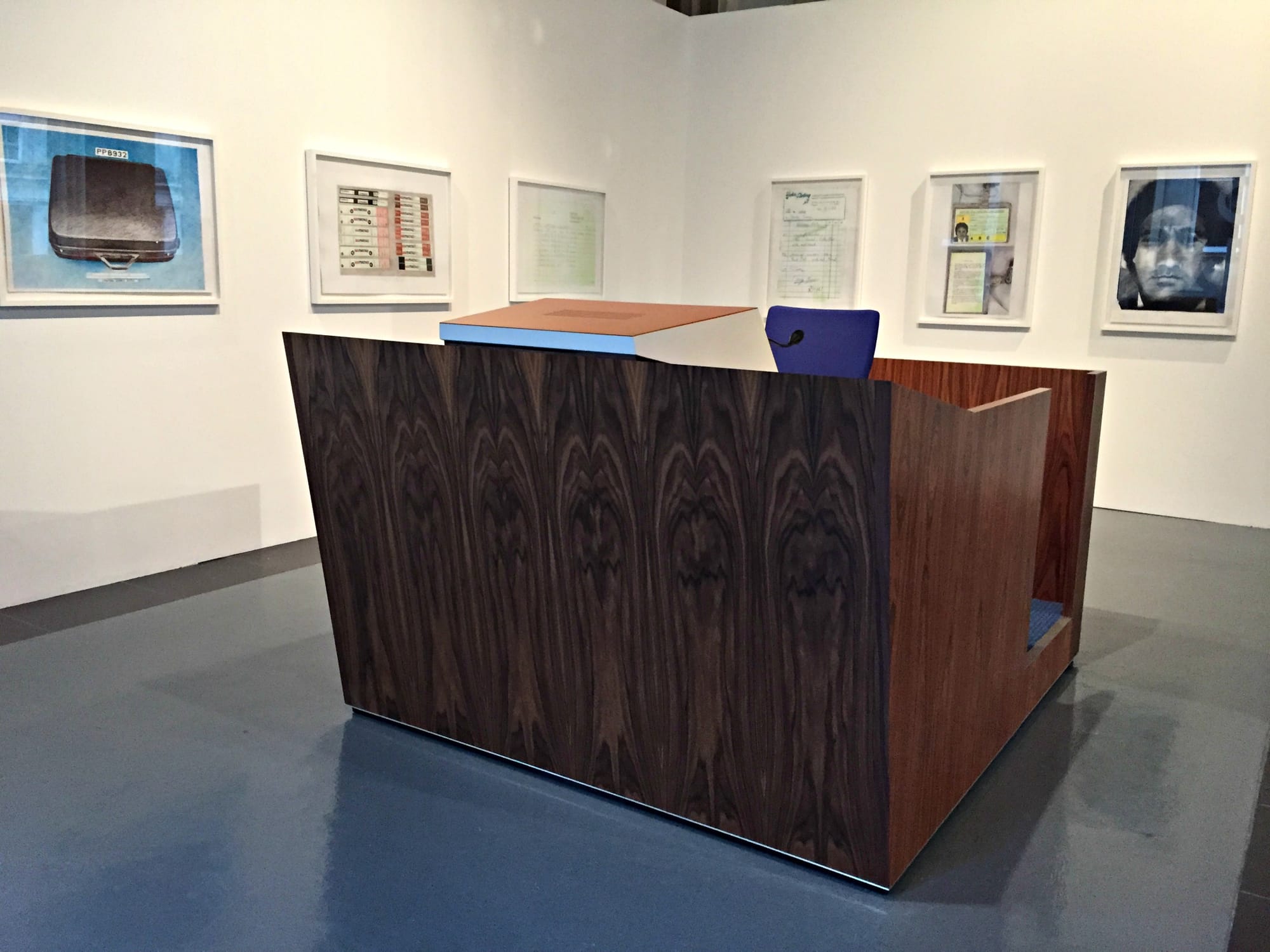 Nathan Coley, "Lockerbie Witness Box" (2003) 