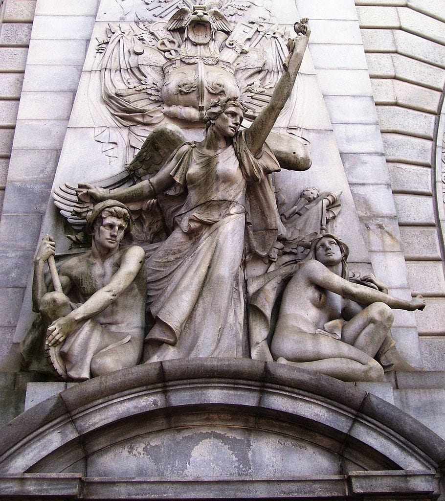 Sculpture based on Audrey Munson by Carl A. Heber on the Manhattan Bridge (photo by Beyond My Ken/Wikimedia)