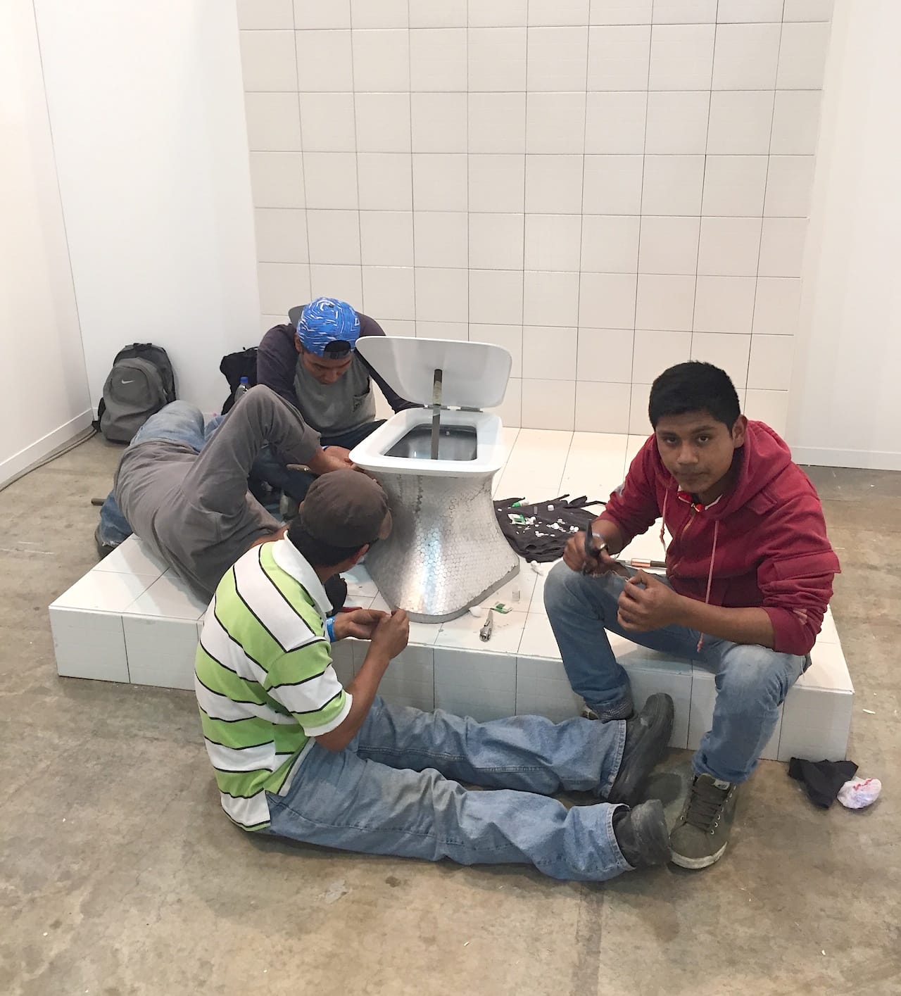 Yoshua Okon and Santiago Sierra at Parque Galeria