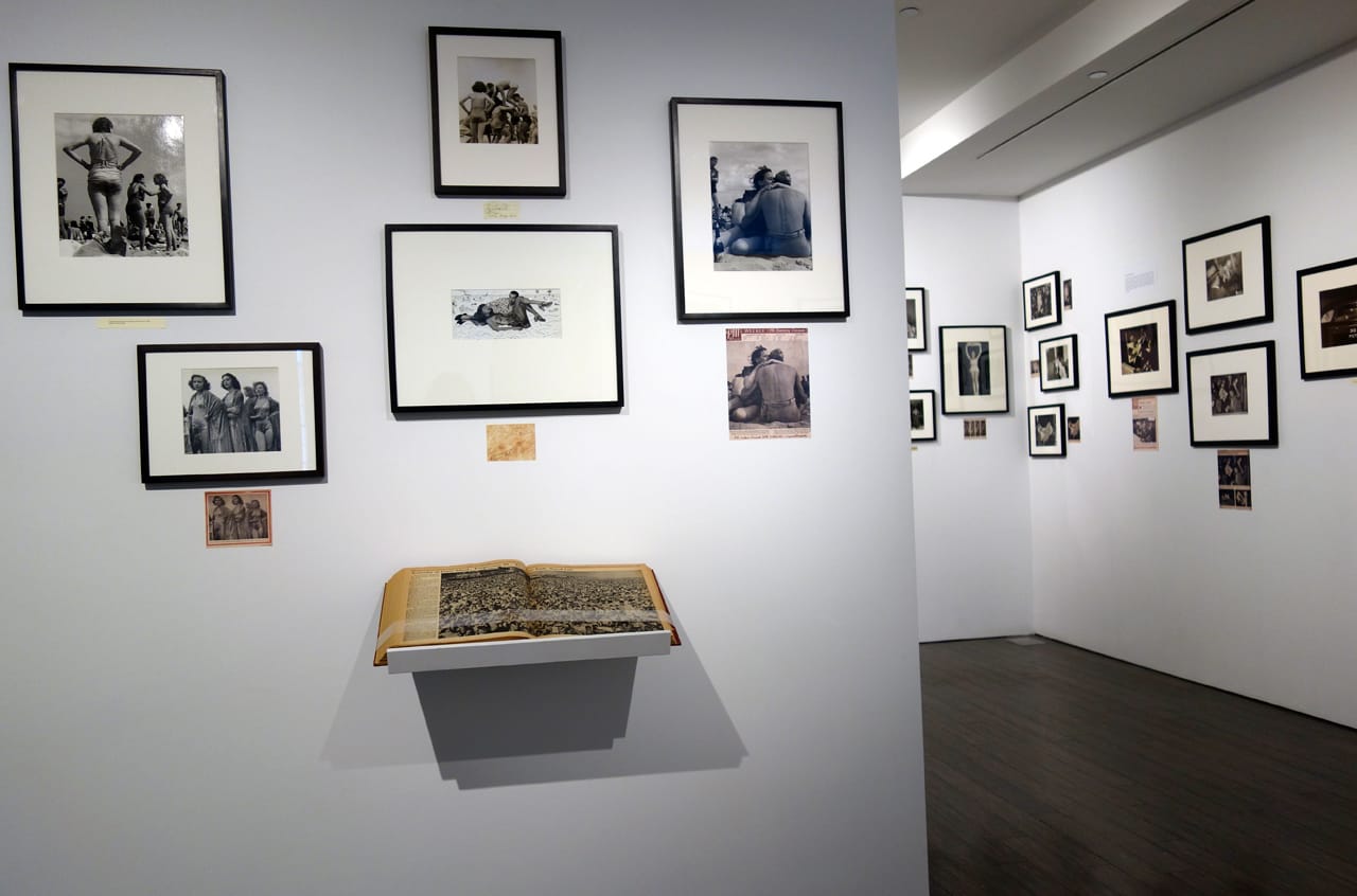 Installation view of 'PM New York Daily: 1940-48' (photo by the author for Hyperallergic)