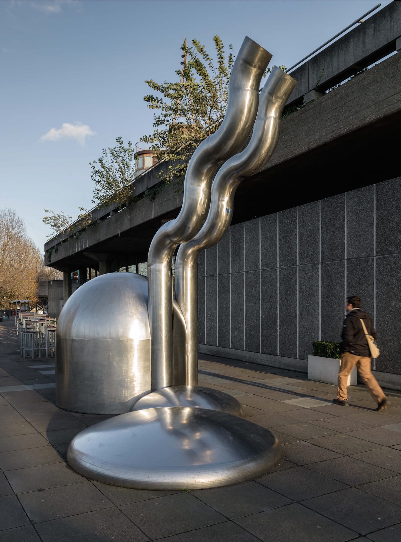 William Pye sculptue "Zemran", 1972. Located on the South Bank, Lambeth, Greater London. View from north west.