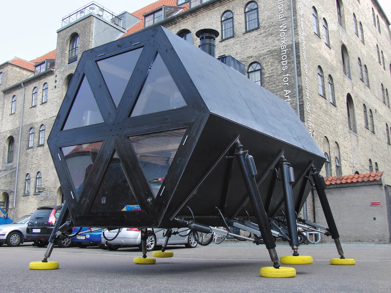 N55, "Walking House" in Copenhagen, Denmark (or elsewhere) (2008) (photo by N55)