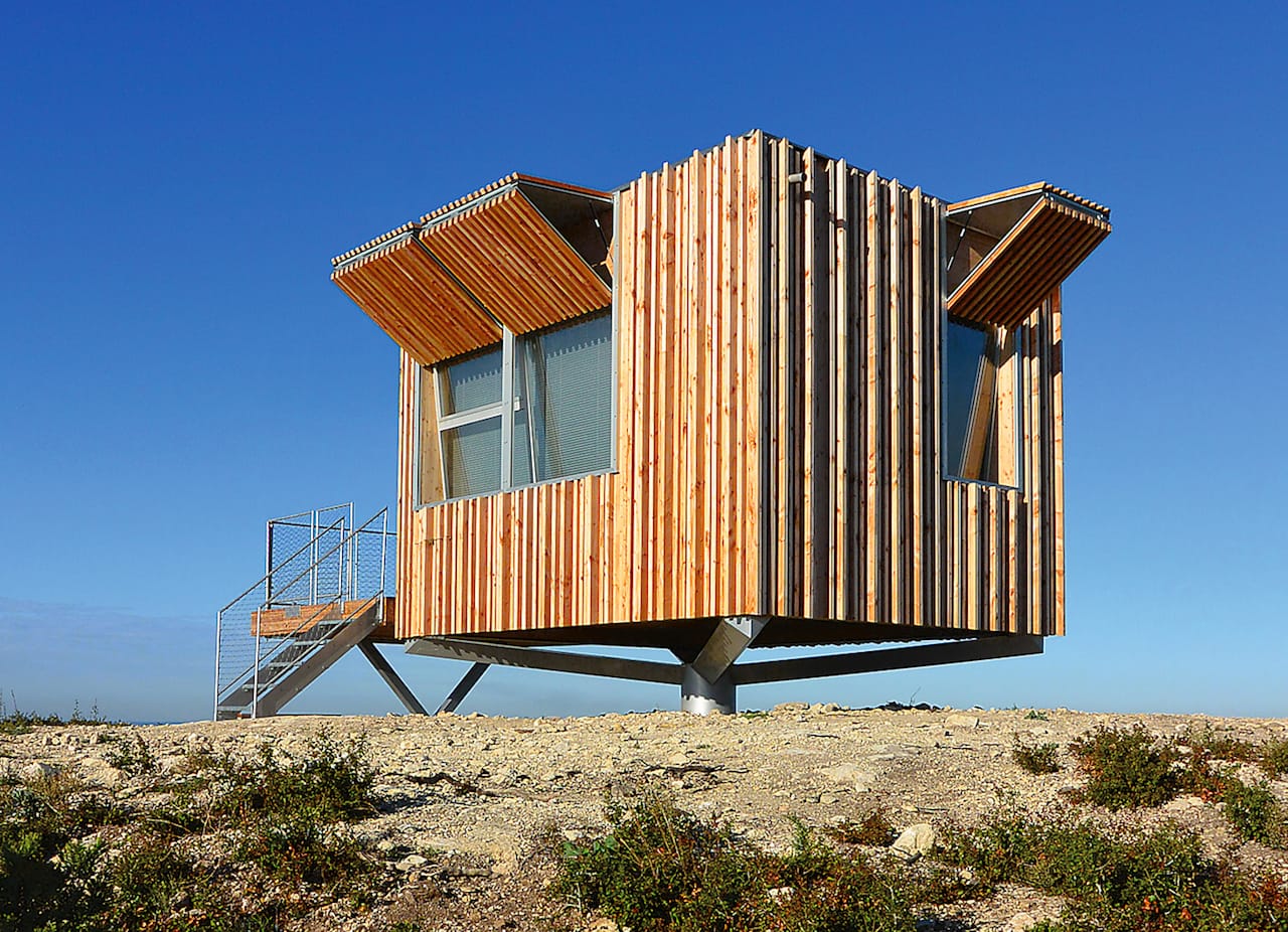 OH!SOM Architectes, "The Vigil" (2014) in Saint Mitre-les Ramparts, France (photo by OH!SOM Architectes)