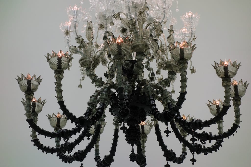 Fred Wilson, “To Die Upon a Kiss” (2011), blown, hot-worked glass, assembled, with electrical fittings, made in Murano, Italy 