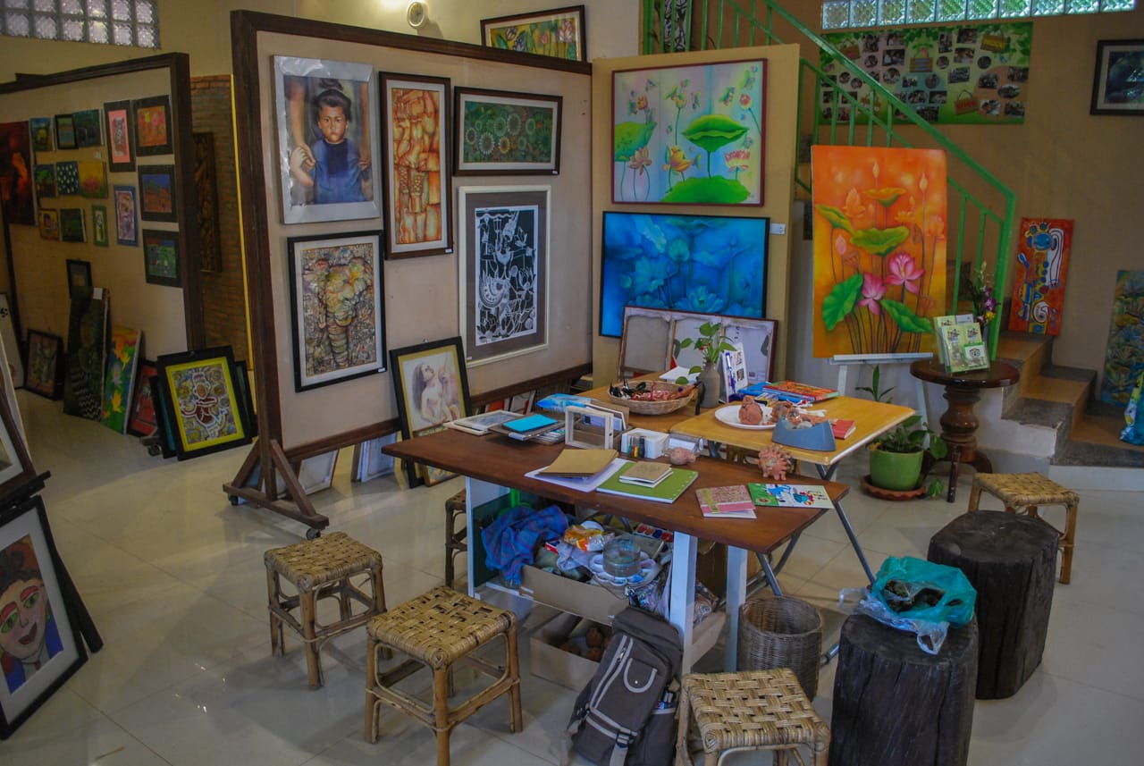 The Small Art School's main entrance and gift shop.