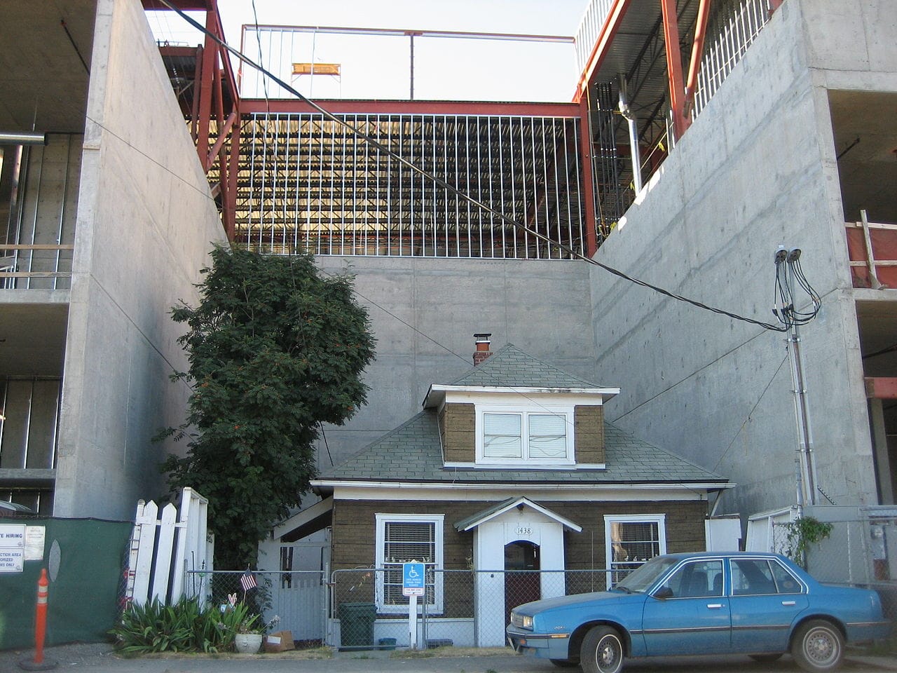 Edith Macefield's house in Seattle in 2008 (photo by Ben Tesch/Wikimedia)