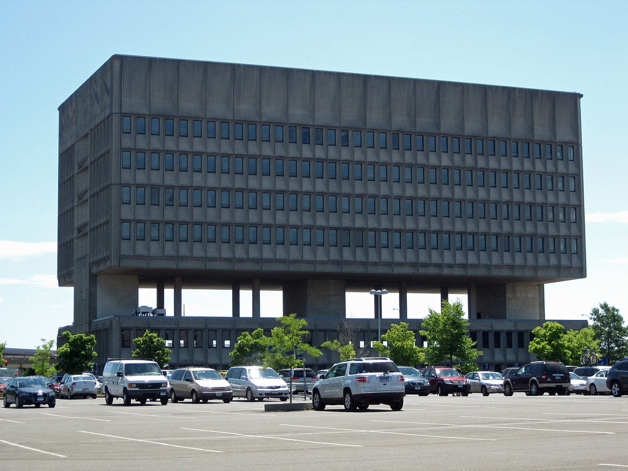 The Pirelli Tire Building designed by Marcel Breuer in New Haven, Connecticut (photo by Alcmaeonid/Wikimedia)