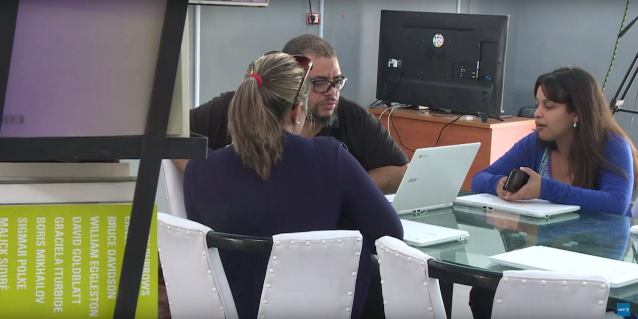 Kcho in his new technology-filled studio (screenshot via AFP news agency/Youtube)