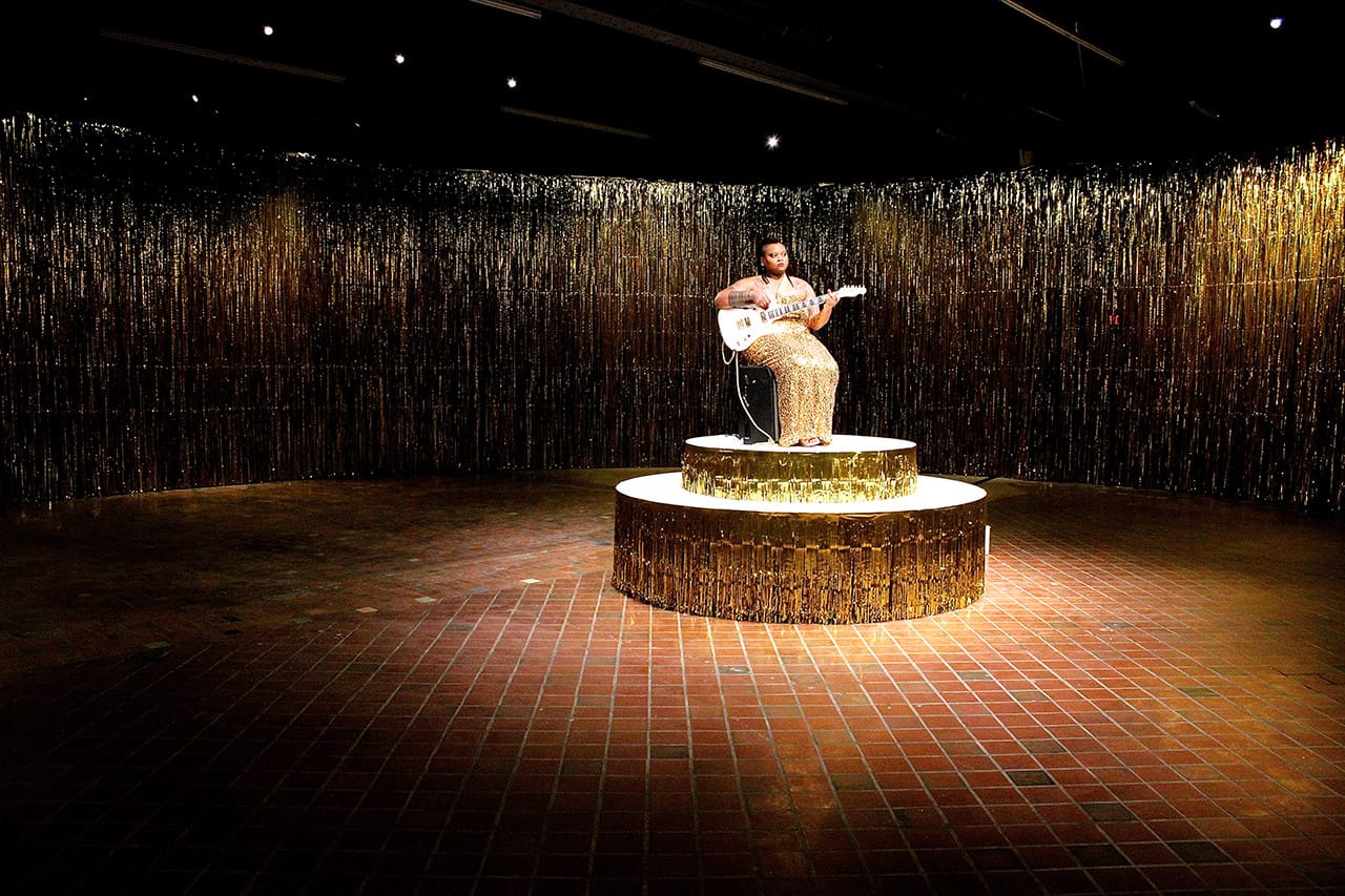 Ragnar Kjartansson, "Woman in E" at the Museum of Contemporary Art Detroit (all photos by the author for Hyperallergic unless otherwise noted)