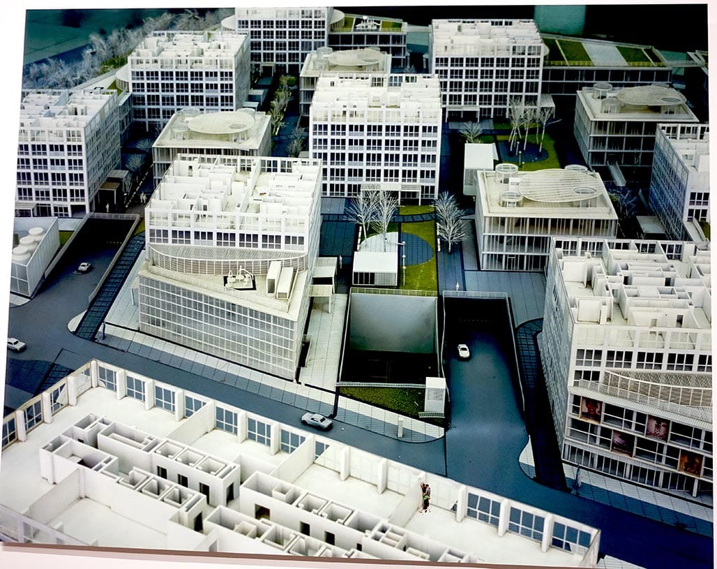 Xing Danwen, "Urban Fiction No. 13" (2006)