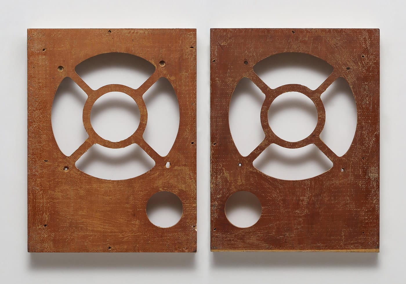 Gabriel de la Mora, "T-23 (a-b)" (2016), discarded vintage stereo speaker cases (courtesy the artist)