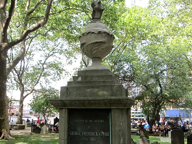 The monument to George Frederick Cookie in St. Paul's Churchyard (photo by the author for Hyperallergic)