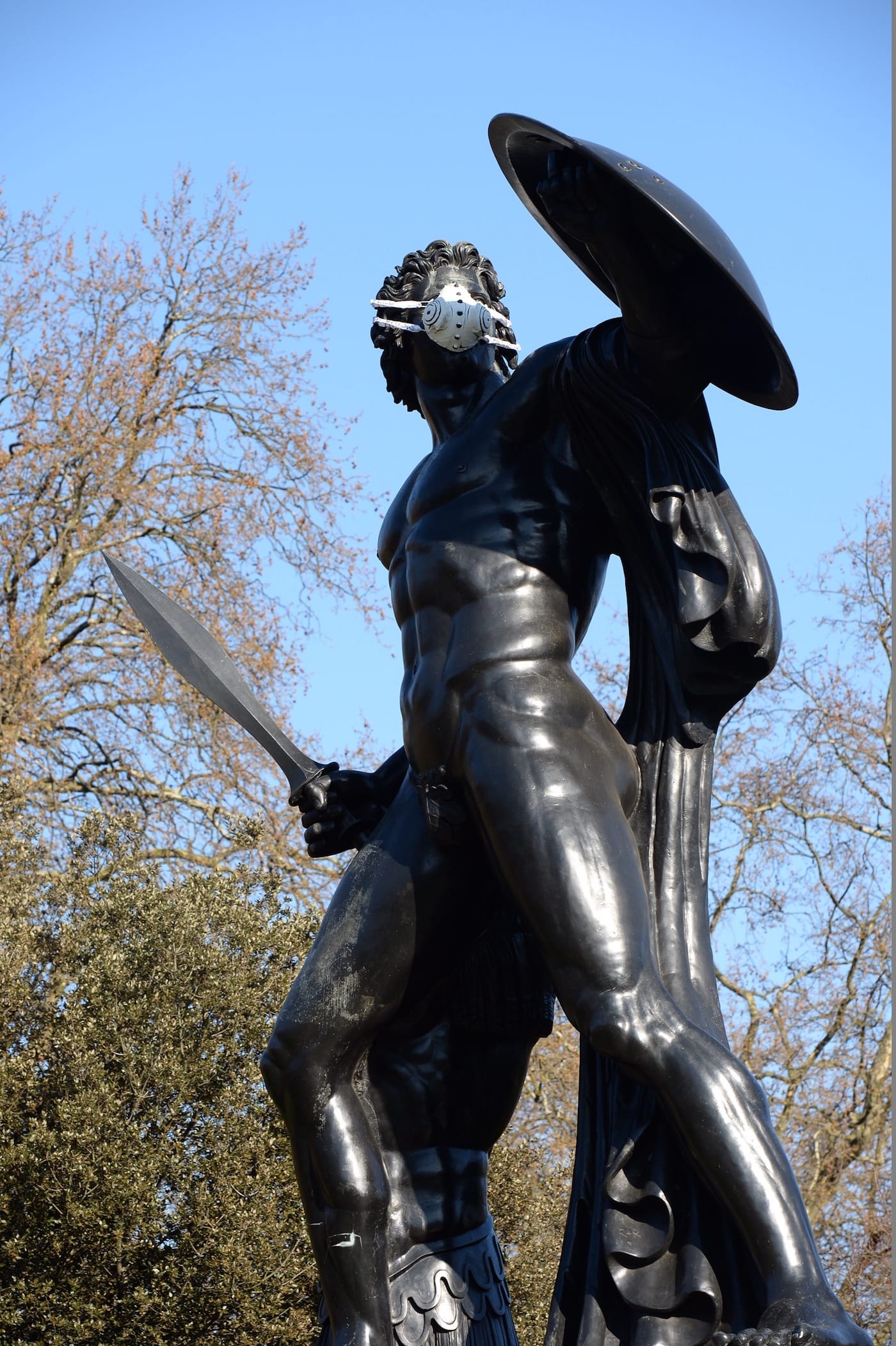 An Achilles statue at Hyde Park with an emergency face mask (photo by Chris Ratcliffe) (click to enlarge)