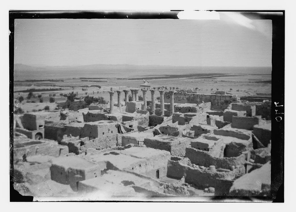 The early 20th-century village (photo courtesy of Matson Photograph Collection, via Library of Congress)