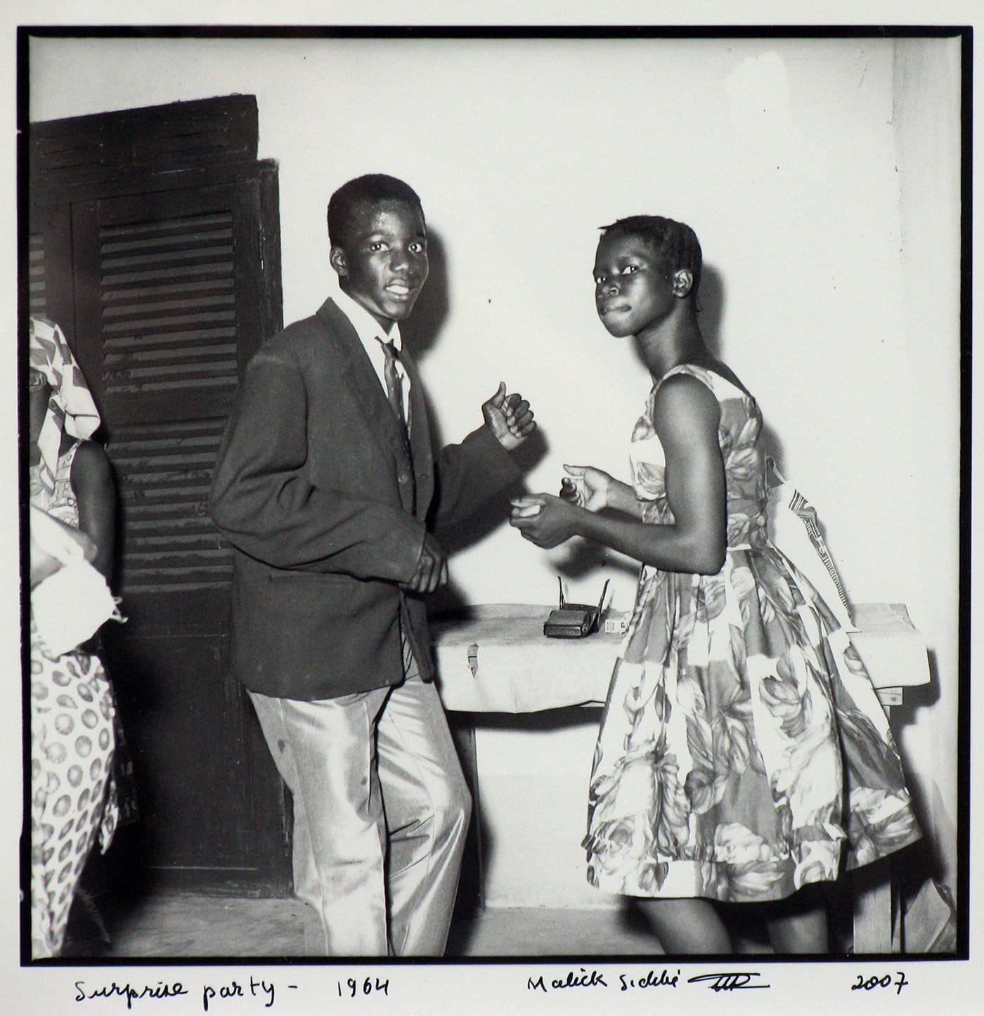 Malick Sidibé, "Surprise partie" (1964/2004), gelatin silver print, 9 1/4 x 8 3/4 in image size, 18 x 17 5/8 x 1 1/2 in framed (© Malick Sidibé, courtesy the artist and Jack Shainman Gallery, New York)
