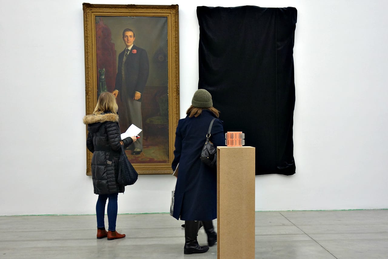 Henrique Medina, "Portrait of Hurd Hatfield as Dorian Gray" (1945), oil on canvas, created for the 1945 film 'The Picture of Dorian Gray'; Cindy Sherman, "The Evil Twin" (2016), hidden painting, black velvet (photo by the author for Hyperallergic)