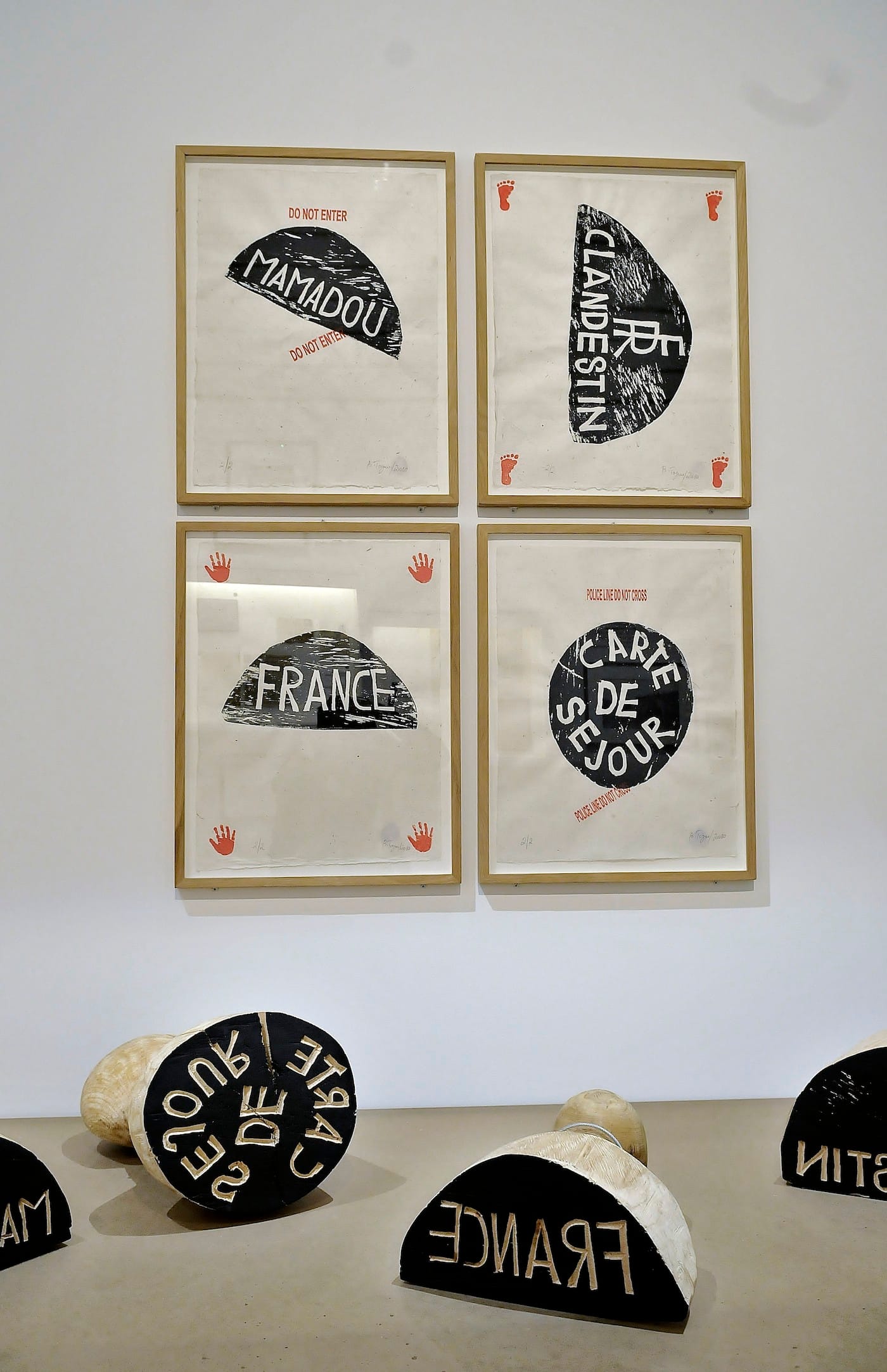 Barthélémy Toguo, "Carte de séjour, Mamadou, France, Clandestin" (2010) (Musée National de l'Histoire de l'Immigration, Palais de la Porte Dorée; © ADAGP)