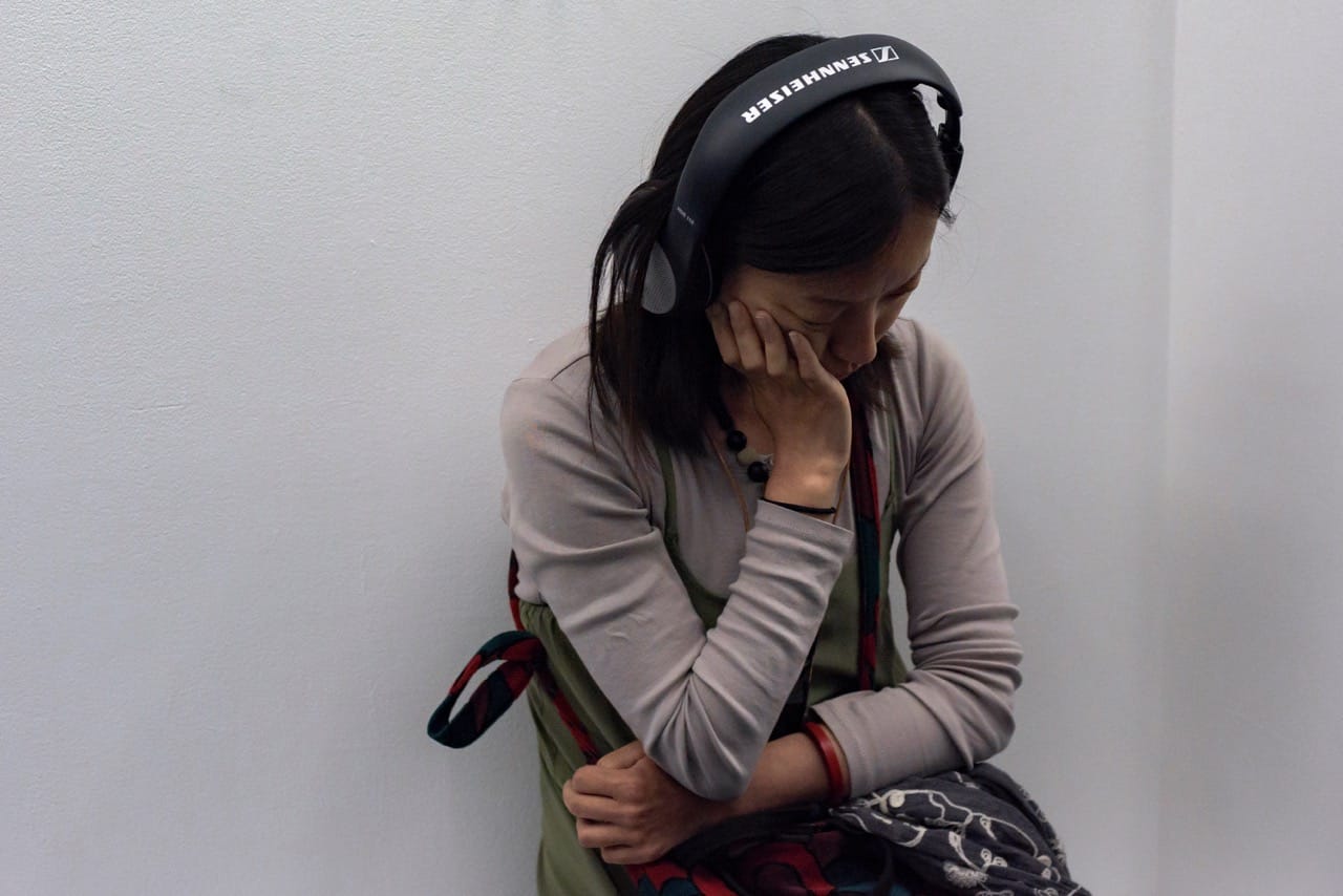 A visitor listening to Hanaei's diary. Photo by Fernando Sandoval