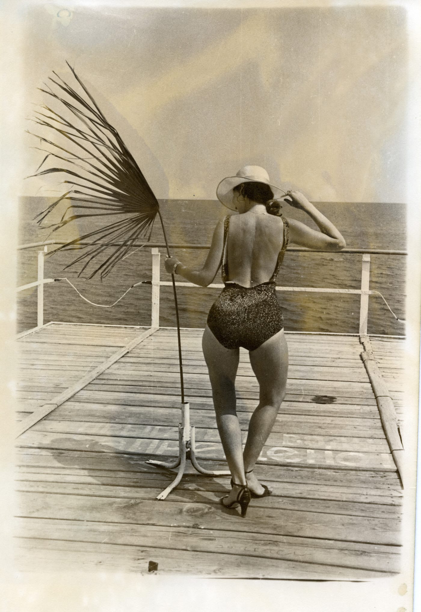 Boris Mikhailov b.1938Crimean Snobbism, 1982Courtesy of the artist and Sprovieri Gallery, London. © Boris Mikhailov 