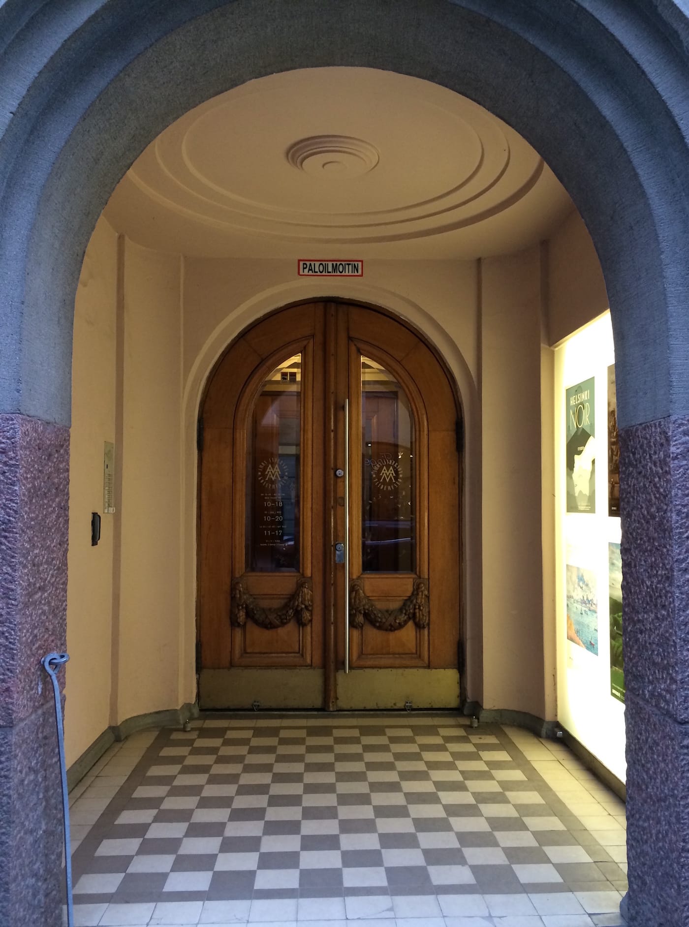 The museum was built in 1913 by Finnish newspaper tycoon Amos Anderson.