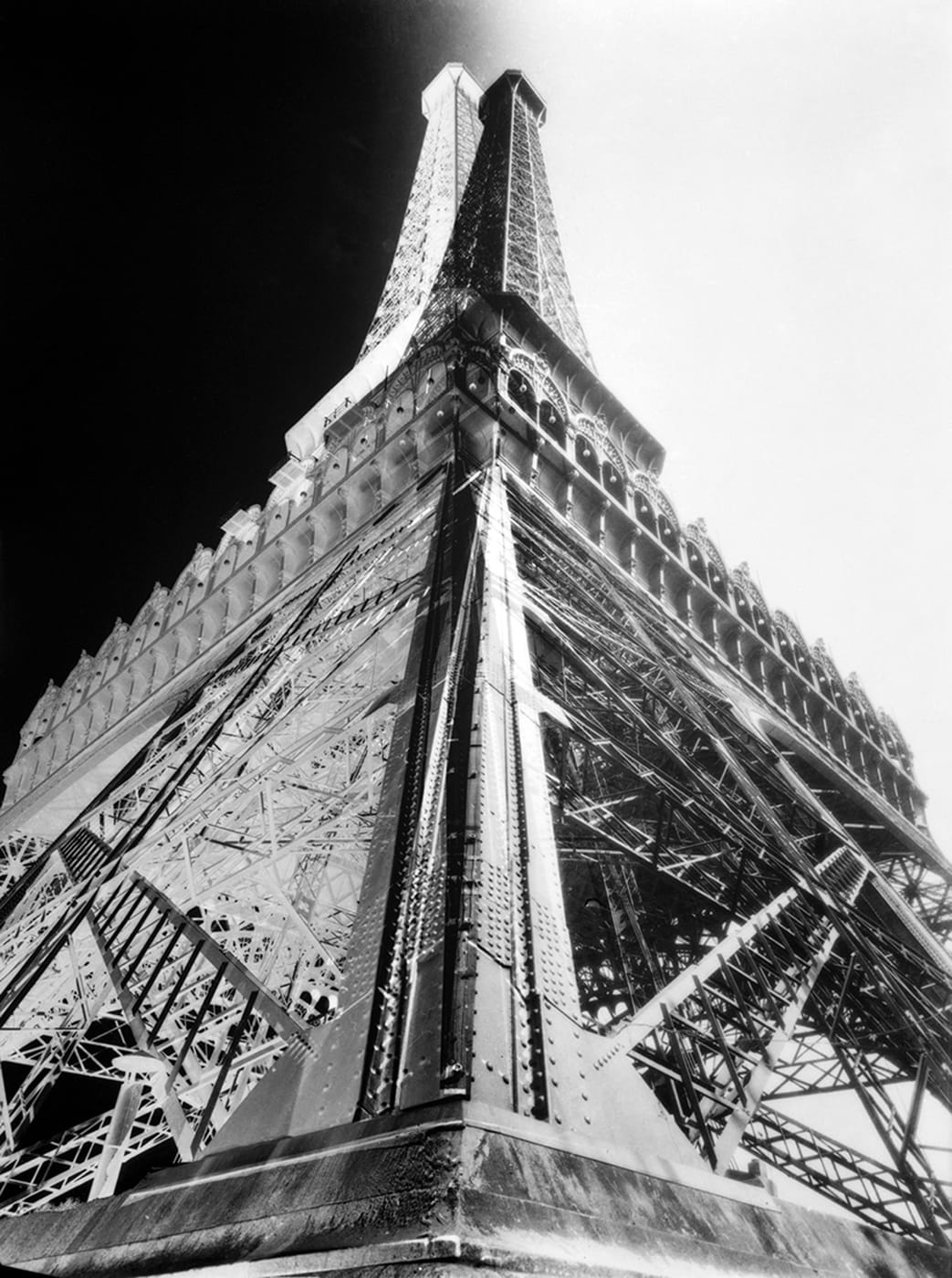 François Kollar, “La Tour Eiffel” (around 1930) (MNAM/CCI, Centre Pompidou, Paris)