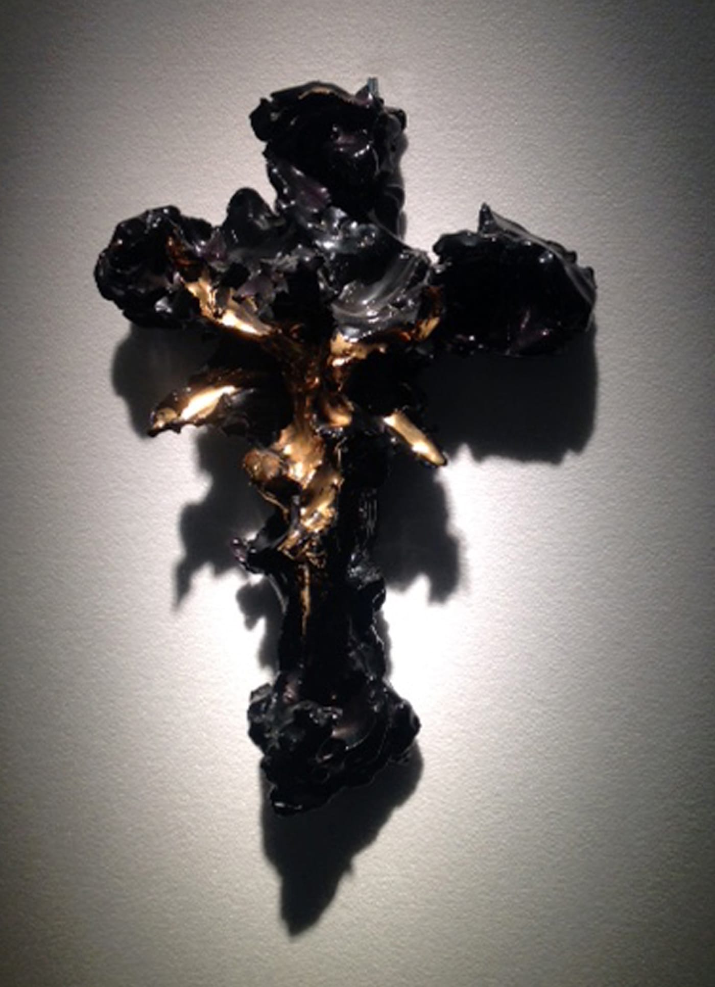 Lucio Fontana "Crucifix" (1955) (photo by the author for Hyperallergic)
