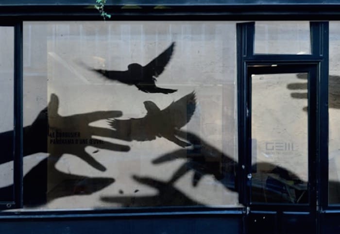 View of Ken Matsubara's 'Hou-Chou, Releasing Birds' from the exterior of Galerie Eric Mouchet (photo by the author for Hyperallergic)