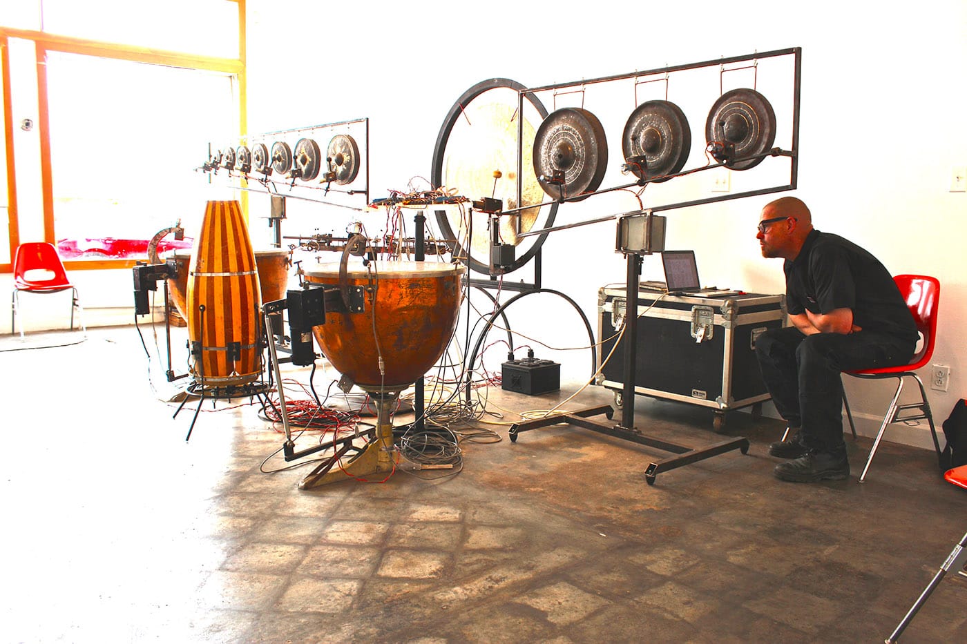 Chip Flynn, supervising 'Slendotron' at Public Pool (all photos by the author for Hyperallergic)