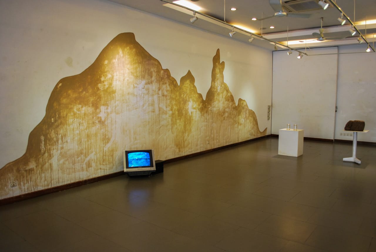 Installation shot of In/Visible Borderlines. All photographs by the author.