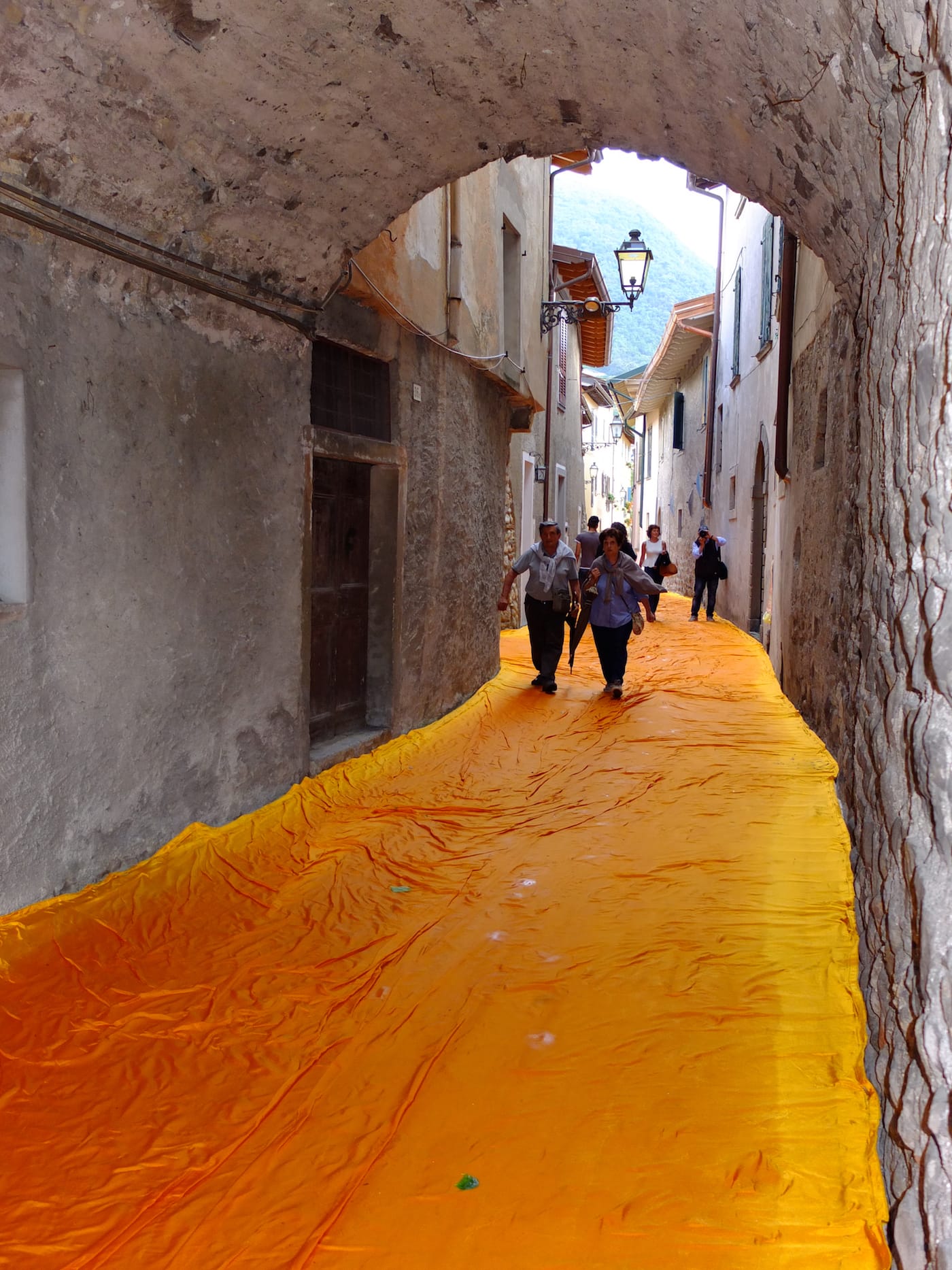 The Floating Piers, Lake Iseo, Italy, 2014-16 The fabric-covered streets of Sulzano Photo: Wolfgang Volz © 2016 Christo