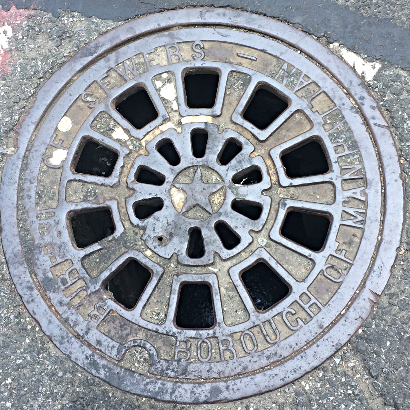 Borough of Manhattan sewer cover