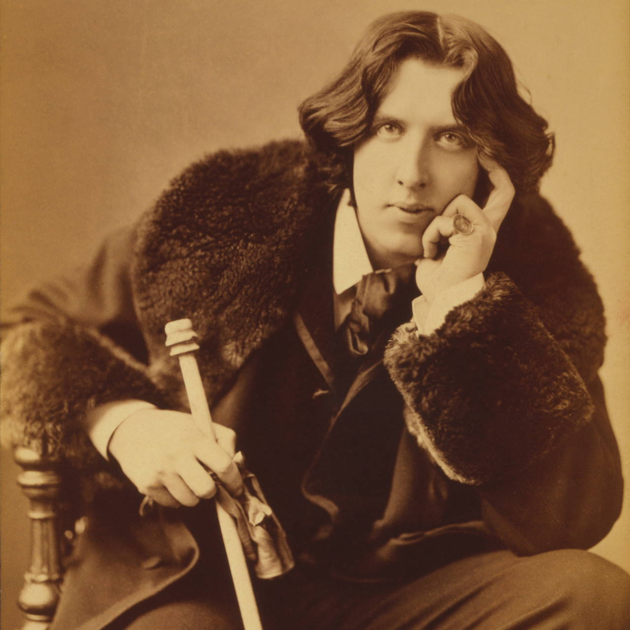 Napoleon Sarony "Oscar Wilde in his favorite coat, New York" (1882) (photo courtesy of Wikimedia Commons) 