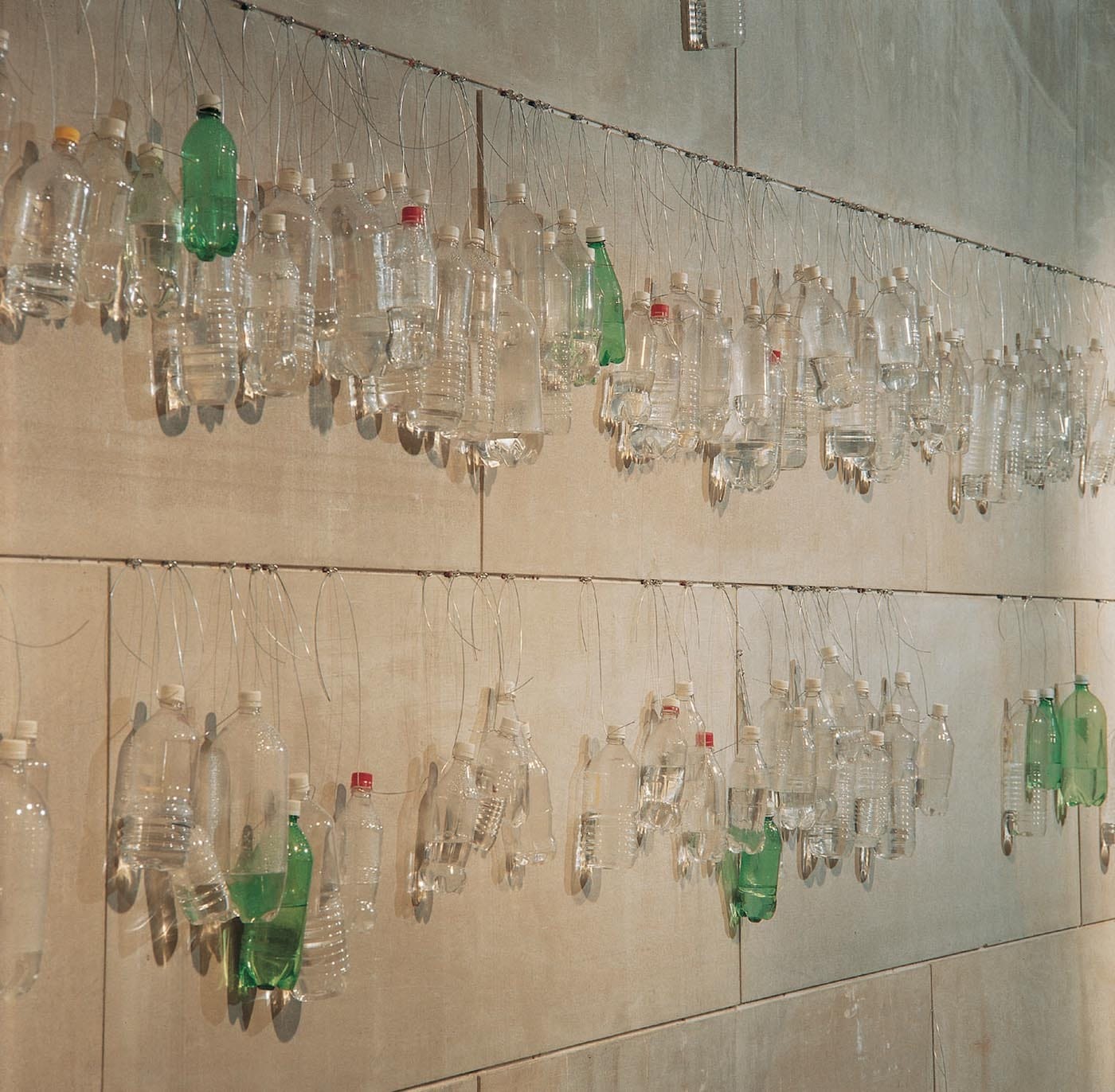 Tony Feher, "Siempre Contigo, Wallis's Wall" (1997), bottles, water, wire (detail, west wall), Zilkha Gallery, Wesleyan University, Middletown, Connecticut (photo by and courtesy R.J. Phil)